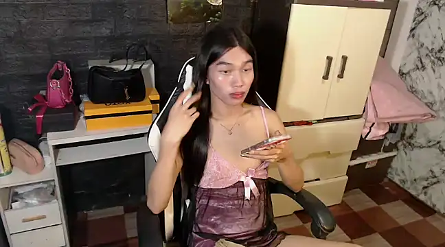 Snapshot of ToKeNa chatting on March 6, 6:05 pm ToKeNa online show from March 6, 6:05 pm