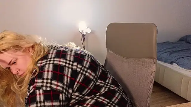 EllsaJean  online show from April 19, 1:17 am