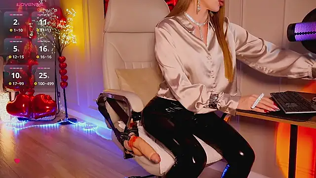 AstArta R A online show from February 8, 7:11 pm