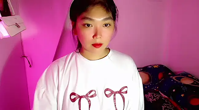 TR4NSCUTI3 online show from February 26, 9:53 pm