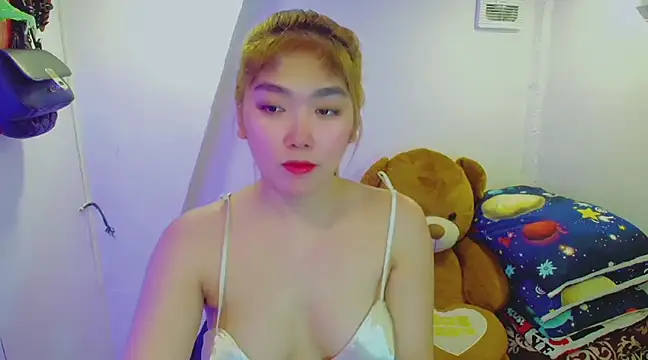 TR4NSCUTI3 online show from February 2, 10:17 pm