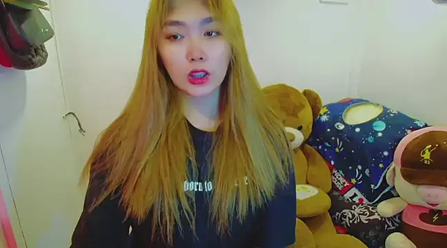 TR4NSCUTI3 online show from February 1, 9:51 pm