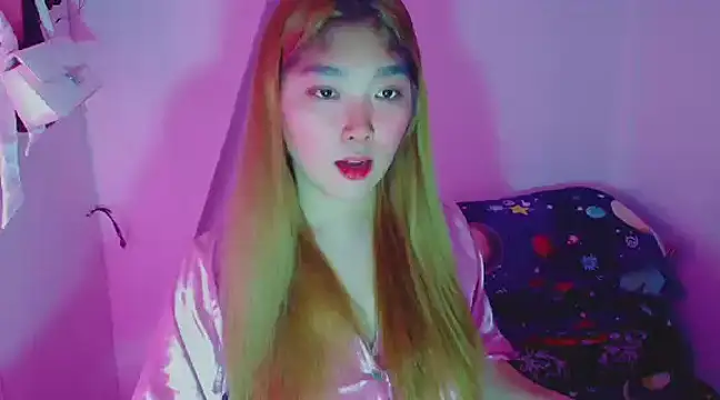 TR4NSCUTI3 online show from February 17, 9:54 pm