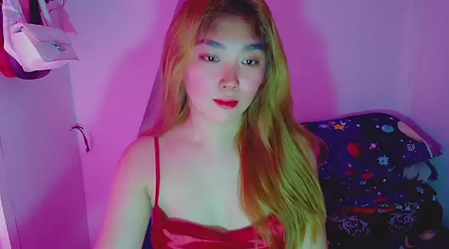 TR4NSCUTI3 online show from February 17, 2:49 pm