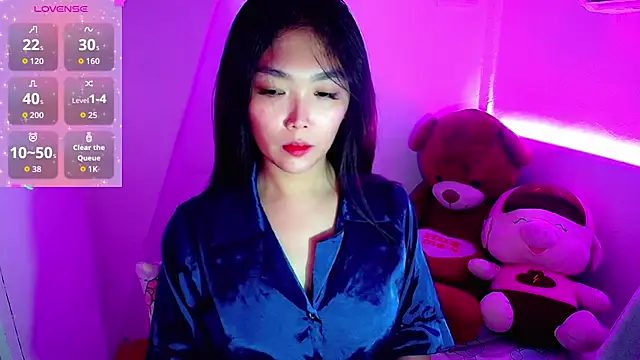 TR4NSCUTI3 online show from November 4, 8:23 pm