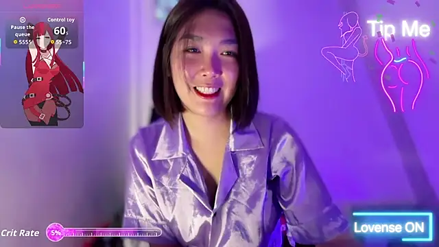 TR4NSCUTI3 online show from May 21, 2:36 pm
