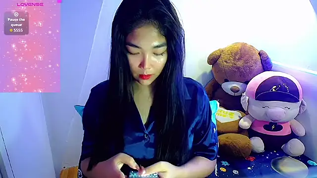 TR4NSCUTI3 online show from September 29, 5:07 pm