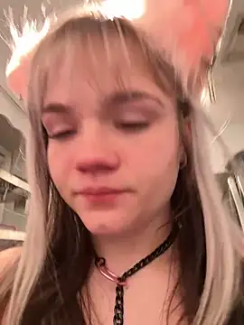 Snapshot of Cutiepiespanks chatting on November 30, 6:25 am Cutiepiespanks online show from November 30, 6:25 am