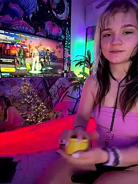 Snapshot of Cutiepiespanks chatting on December 3, 1:28 am Cutiepiespanks online show from December 3, 1:28 am