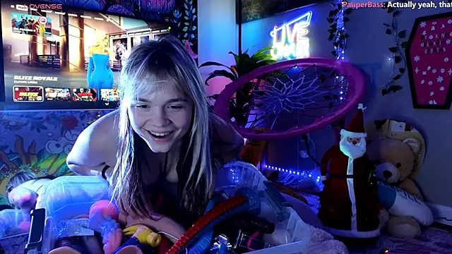 Cutiepiespanks online show from December 17, 9:14 am