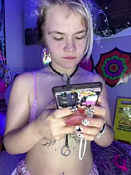 Snapshot of Cutiepiespanks chatting on October 22, 7:08 am Cutiepiespanks online show from October 22, 7:08 am