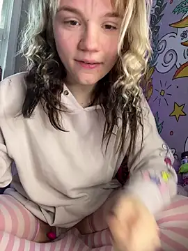 Cutiepiespanks online show from February 11, 9:25 pm