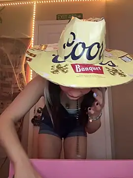 Snapshot of Cutiepiespanks chatting on October 31, 12:51 am Cutiepiespanks online show from October 31, 12:51 am