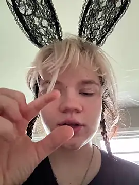 Cutiepiespanks online show from April 5, 7:09 pm