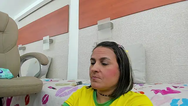 allice green online show from December 17, 1:32 am