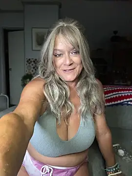 cowgirlc online show from July 11, 2:45 am