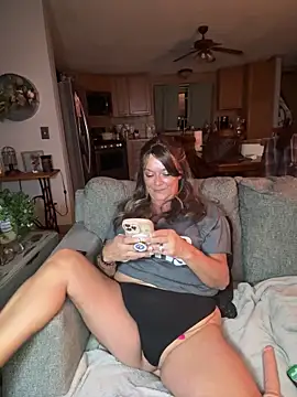 Snapshot of cowgirlc chatting on September 10, 2:21 am cowgirlc online show from September 10, 2:21 am
