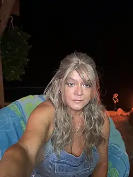 cowgirlc online show from June 27, 2:17 am