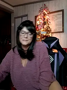 Snapshot of cowgirlc chatting on December 4, 3:20 am cowgirlc online show from December 4, 3:20 am