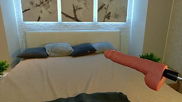 Betty June online show from February 7, 8:39 pm