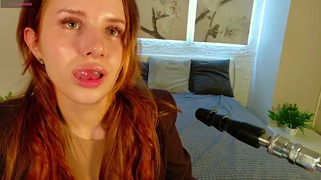 Snapshot of Betty_June chatting on June 8, 8:31 pm Betty June online show from June 8, 8:31 pm