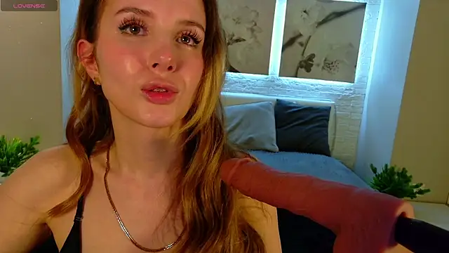 Snapshot of Betty_June chatting on May 24, 9:04 pm Betty June online show from May 24, 9:04 pm