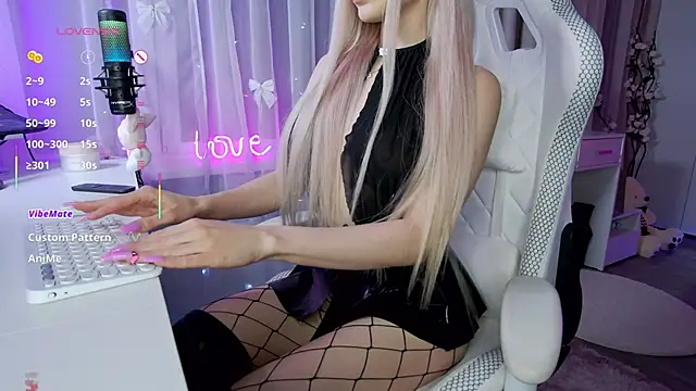 Snapshot of my--Polina chatting on October 17, 10:11 pm my--Polina online show from October 17, 10:11 pm