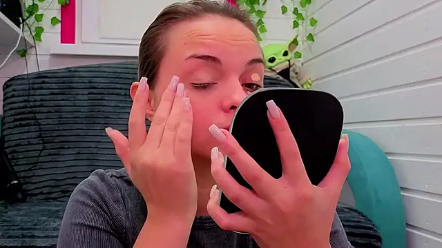 Snapshot of Misss_Vikk chatting on November 28, 6:02 am Misss Vikk online show from November 28, 6:02 am