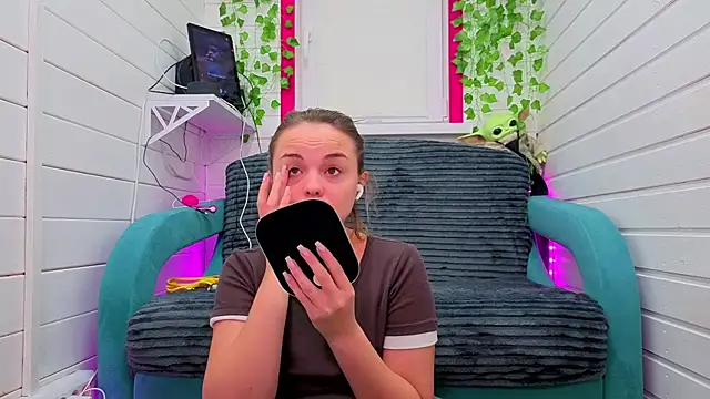 Snapshot of Misss_Vikk chatting on December 2, 6:26 am Misss Vikk online show from December 2, 6:26 am