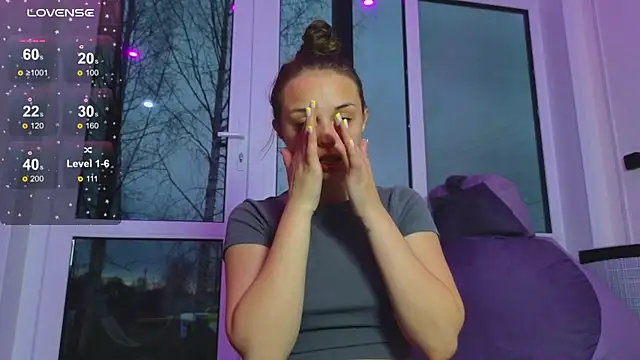 Misss Vikk online show from April 17, 3:15 pm