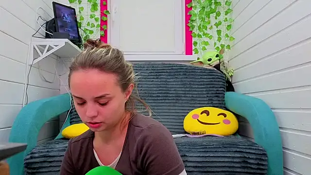 Snapshot of Misss_Vikk chatting on December 1, 7:31 am Misss Vikk online show from December 1, 7:31 am