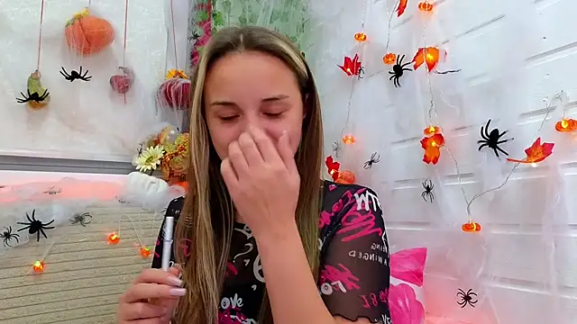 Snapshot of Misss_Vikk chatting on November 1, 3:17 pm Misss Vikk online show from November 1, 3:17 pm