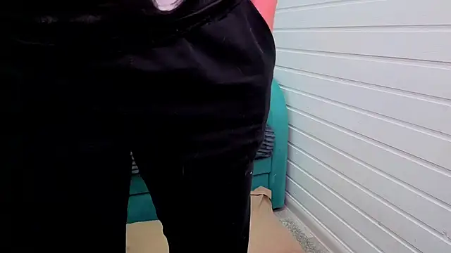 Snapshot of Misss_Vikk chatting on November 21, 6:56 am Misss Vikk online show from November 21, 6:56 am