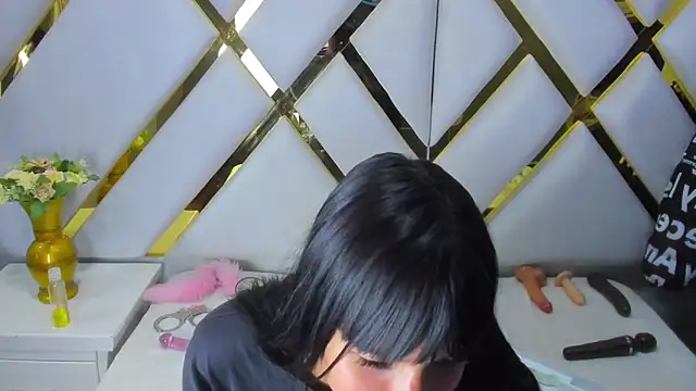 kylie seex online show from February 8, 7:04 am