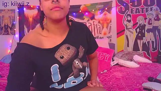 Snapshot of N1NT3NDH03 chatting on February 6, 5:35 am N1NT3NDH03 online show from February 6, 5:35 am