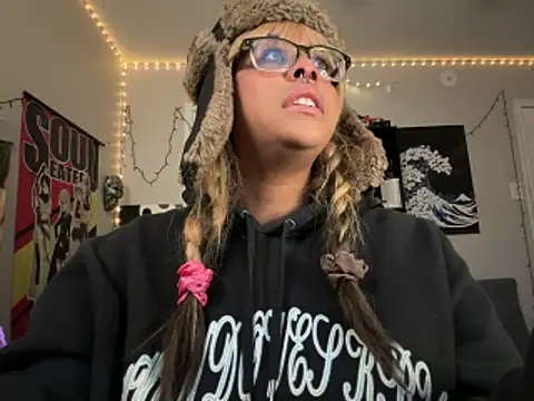 Snapshot of N1NT3NDH03 chatting on December 15, 2:12 pm N1NT3NDH03 online show from December 15, 2:12 pm