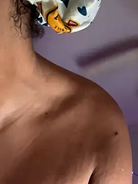 Snapshot of N1NT3NDH03 chatting on October 29, 10:36 am N1NT3NDH03 online show from October 29, 10:36 am