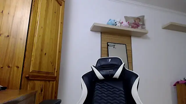 Lisakisss online show from March 2, 8:27 pm