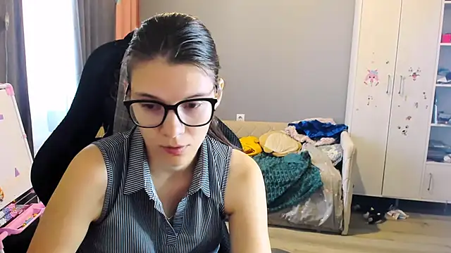 Snapshot of MollyLollipop chatting on September 26, 2:18 am MollyLollipop online show from September 26, 2:18 am