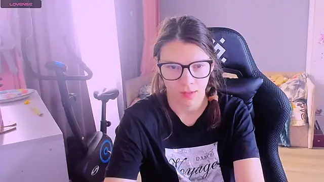 MollyLollipop online show from April 1, 5:09 am