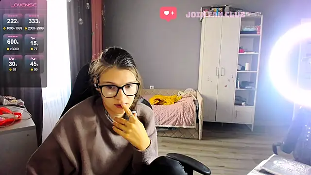Snapshot of MollyLollipop chatting on September 15, 2:56 am MollyLollipop online show from September 15, 2:56 am