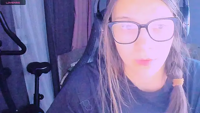 MollyLollipop online show from March 31, 5:04 pm