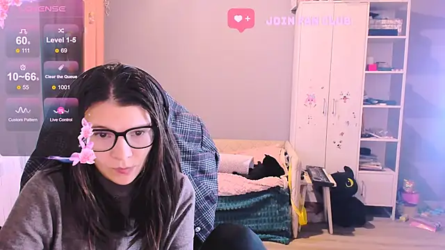 Snapshot of MollyLollipop chatting on November 20, 2:45 am MollyLollipop online show from November 20, 2:45 am