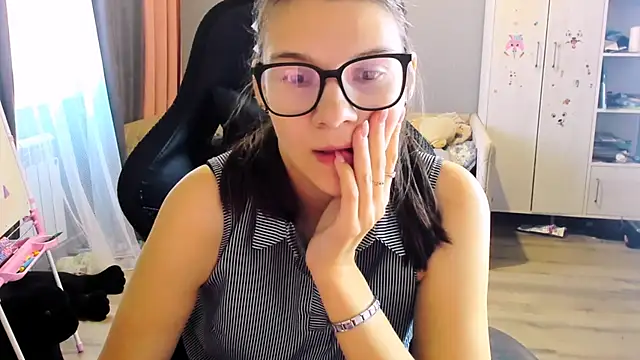Snapshot of MollyLollipop chatting on September 27, 4:29 am MollyLollipop online show from September 27, 4:29 am