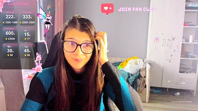 Snapshot of MollyLollipop chatting on October 10, 4:24 am MollyLollipop online show from October 10, 4:24 am