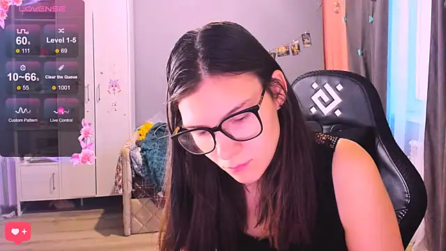 MollyLollipop online show from December 19, 3:21 am