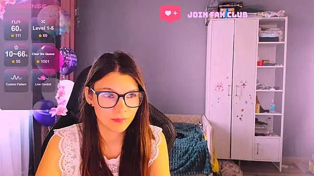 Snapshot of MollyLollipop chatting on October 29, 6:34 am MollyLollipop online show from October 29, 6:34 am