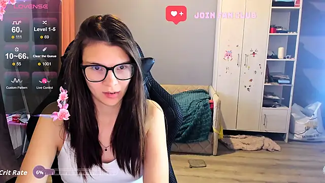 Snapshot of MollyLollipop chatting on October 24, 2:21 am MollyLollipop online show from October 24, 2:21 am