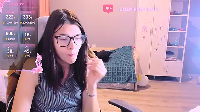 Snapshot of MollyLollipop chatting on November 7, 2:38 am MollyLollipop online show from November 7, 2:38 am