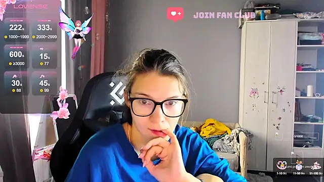 Snapshot of MollyLollipop chatting on October 7, 6:36 am MollyLollipop online show from October 7, 6:36 am